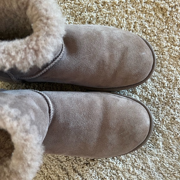 Bow UGG Boots - Picture 3 of 4
